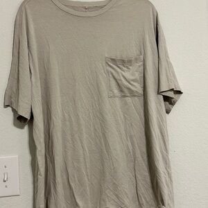 Lululemon beige frocket t—shirt size Large